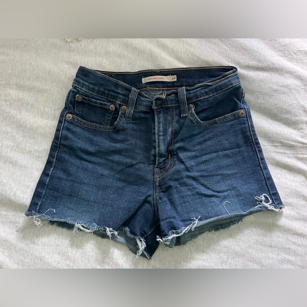 LEVI’s- high waisted blue jean shorts